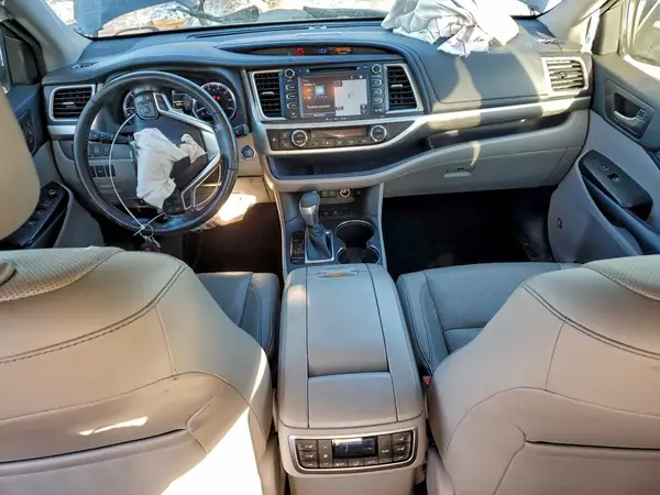 5TDDGRFH1JS044747 2018 TOYOTA HIGHLANDER - Image 8