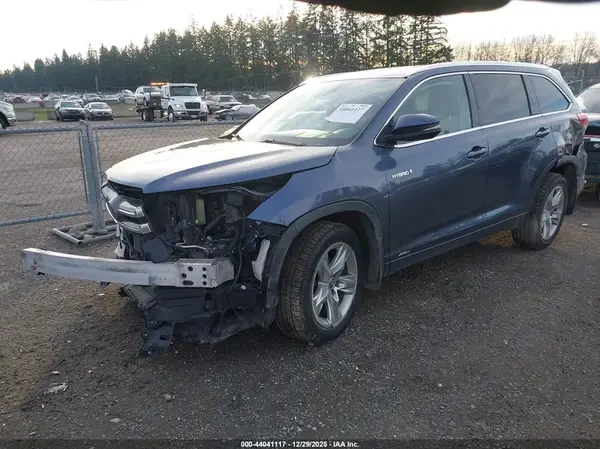 5TDDGRFH1KS064448 2019 TOYOTA HIGHLANDER - Image 2