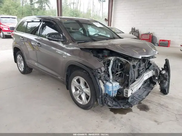 5TDDGRFH2HS022041 2017 TOYOTA HIGHLANDER - Image 1