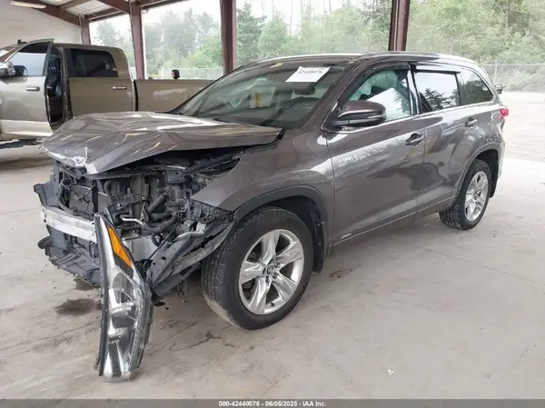 5TDDGRFH2HS022041 2017 TOYOTA HIGHLANDER - Image 2