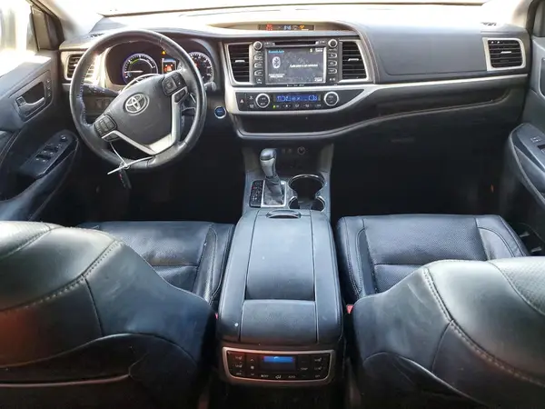 5TDDGRFH2HS023383 2017 TOYOTA HIGHLANDER - Image 8
