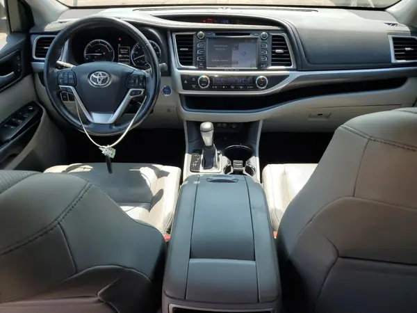 5TDDGRFH2HS036134 2017 TOYOTA HIGHLANDER - Image 8