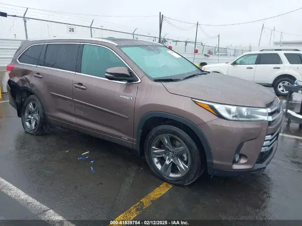 5TDDGRFH2JS039556 2018 TOYOTA HIGHLANDER - Image 1
