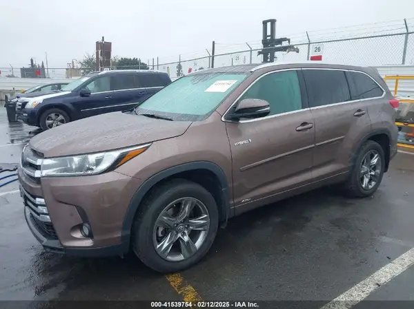 5TDDGRFH2JS039556 2018 TOYOTA HIGHLANDER - Image 2