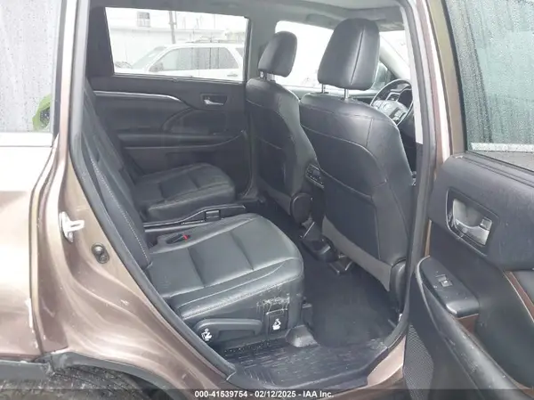 5TDDGRFH2JS039556 2018 TOYOTA HIGHLANDER - Image 8