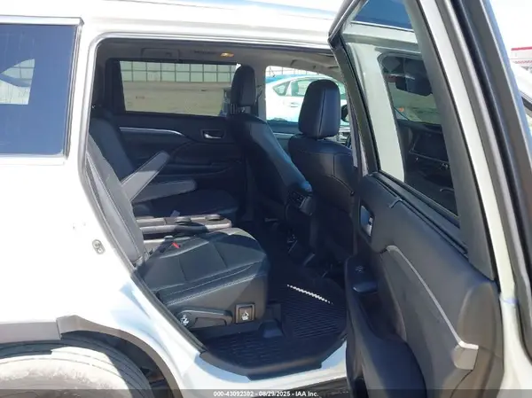 5TDDGRFH2JS041789 2018 TOYOTA HIGHLANDER - Image 8