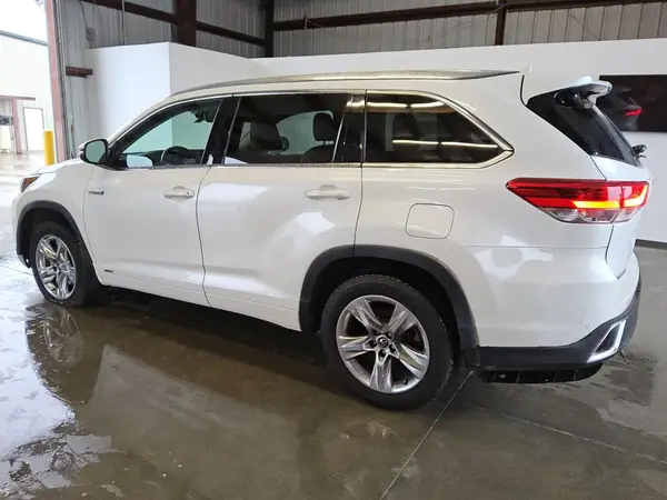 5TDDGRFH2JS044014 2018 TOYOTA HIGHLANDER - Image 2