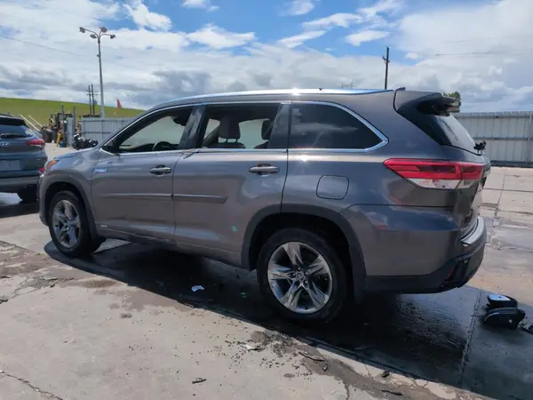 5TDDGRFH2JS046393 2018 TOYOTA HIGHLANDER - Image 2