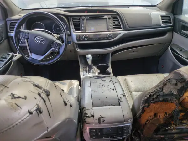5TDDGRFH2JS046393 2018 TOYOTA HIGHLANDER - Image 8