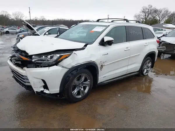 5TDDGRFH2JS047348 2018 TOYOTA HIGHLANDER - Image 2