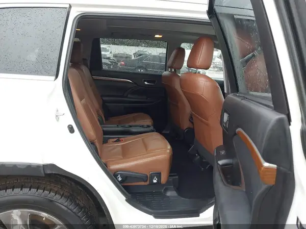 5TDDGRFH2JS047348 2018 TOYOTA HIGHLANDER - Image 8