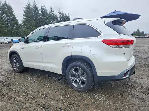 5TDDGRFH2JS050332 2018 TOYOTA HIGHLANDER - Image 2