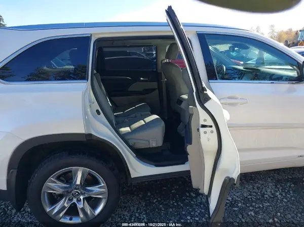 5TDDGRFH2KS067178 2019 TOYOTA HIGHLANDER - Image 8