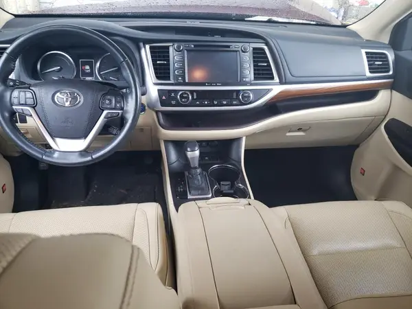 5TDDGRFH2KS069335 2019 TOYOTA HIGHLANDER - Image 8
