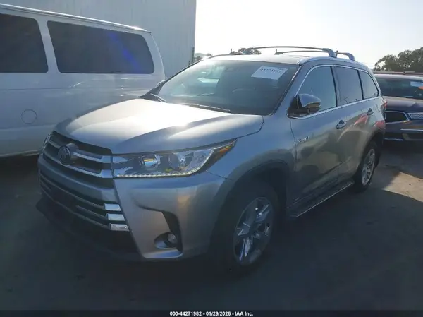 5TDDGRFH2KS076690 2019 TOYOTA HIGHLANDER - Image 2