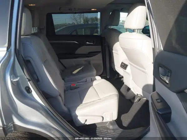 5TDDGRFH2KS076690 2019 TOYOTA HIGHLANDER - Image 8