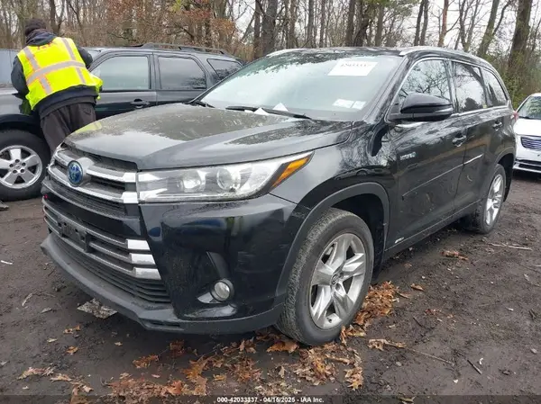 5TDDGRFH3HS022162 2017 TOYOTA HIGHLANDER - Image 2