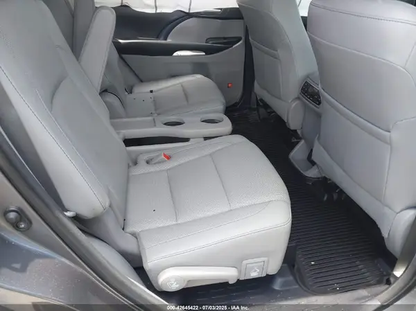 5TDDGRFH3HS023117 2017 TOYOTA HIGHLANDER - Image 8