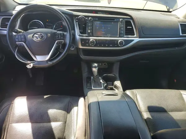 5TDDGRFH3HS023716 2017 TOYOTA HIGHLANDER - Image 8