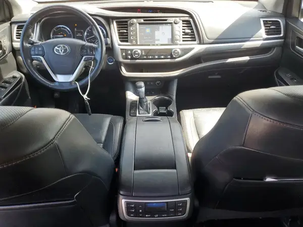5TDDGRFH3HS025384 2017 TOYOTA HIGHLANDER - Image 8