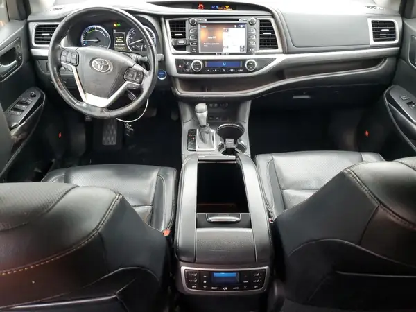 5TDDGRFH3HS025627 2017 TOYOTA HIGHLANDER - Image 8