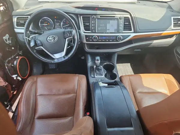 5TDDGRFH3HS028351 2017 TOYOTA HIGHLANDER - Image 8