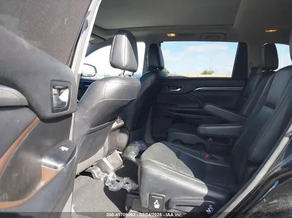 5TDDGRFH3HS028608 2017 TOYOTA HIGHLANDER - Image 8