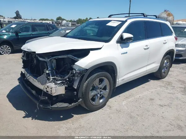 5TDDGRFH3HS029192 2017 TOYOTA HIGHLANDER - Image 2