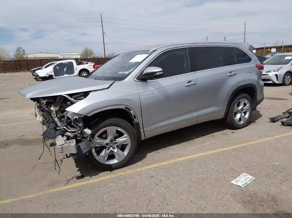 5TDDGRFH3JS037721 2018 TOYOTA HIGHLANDER - Image 2