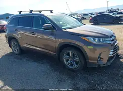 5TDDGRFH3KS064581 2019 TOYOTA HIGHLANDER