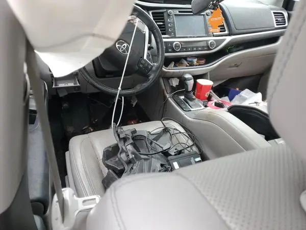 5TDDGRFH4HS024695 2017 TOYOTA HIGHLANDER - Image 8
