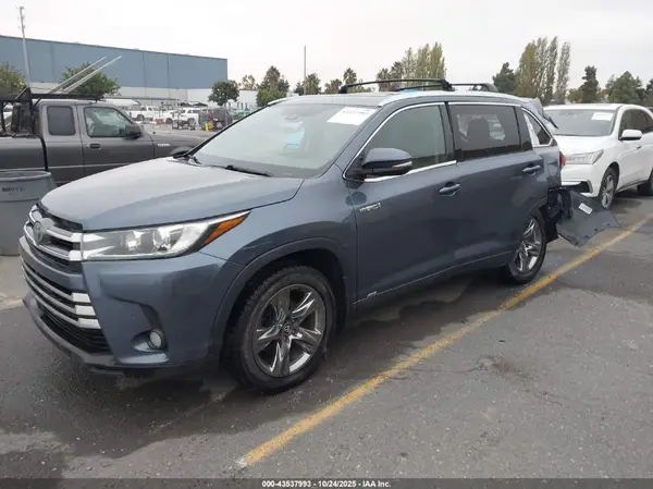 5TDDGRFH4HS027273 2017 TOYOTA HIGHLANDER - Image 2