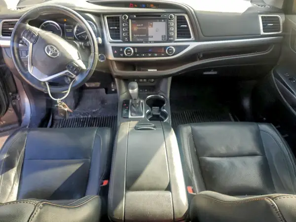 5TDDGRFH4HS031369 2017 TOYOTA HIGHLANDER - Image 8