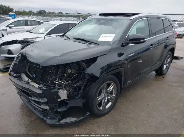 5TDDGRFH4HS031890 2017 TOYOTA HIGHLANDER - Image 2