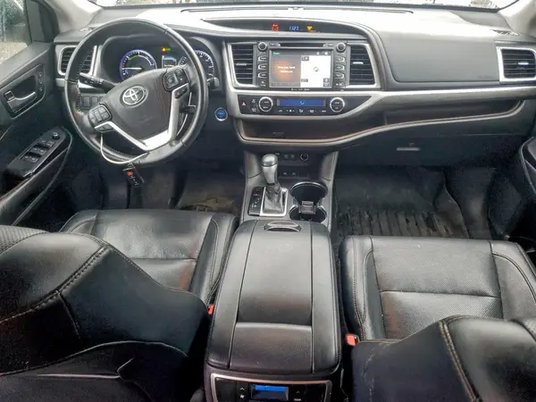 5TDDGRFH4HS032957 2017 TOYOTA HIGHLANDER - Image 8