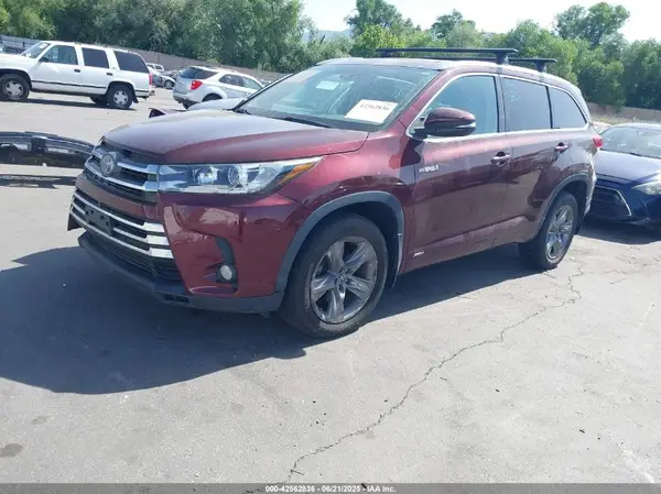 5TDDGRFH4JS043642 2018 TOYOTA HIGHLANDER - Image 2