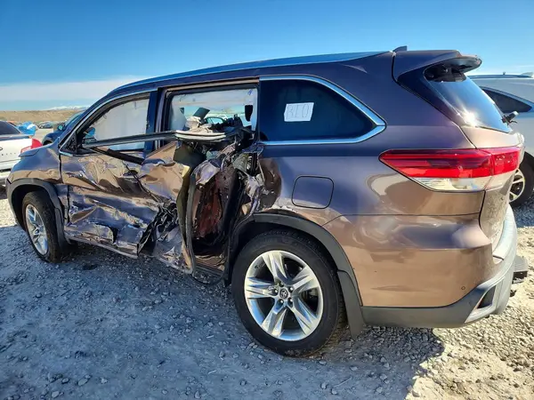 5TDDGRFH4JS044810 2018 TOYOTA HIGHLANDER - Image 2