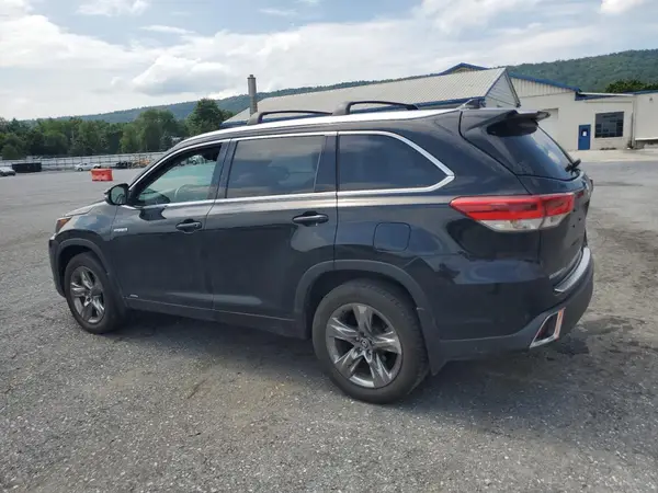 5TDDGRFH4JS046590 2018 TOYOTA HIGHLANDER - Image 2