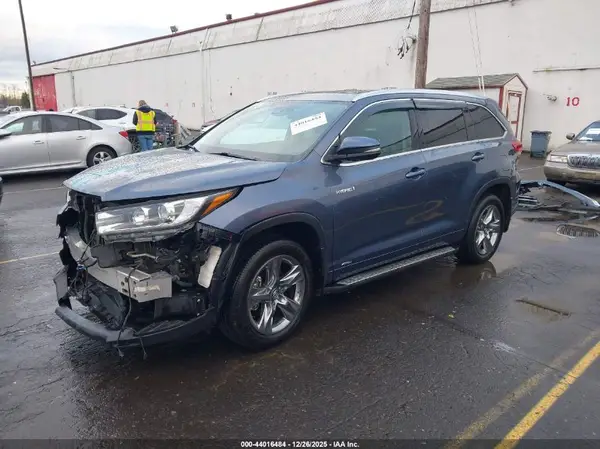 5TDDGRFH4JS049618 2018 TOYOTA HIGHLANDER - Image 2