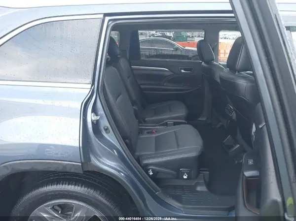 5TDDGRFH4JS049618 2018 TOYOTA HIGHLANDER - Image 8