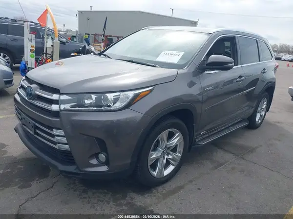 5TDDGRFH4JS050509 2018 TOYOTA HIGHLANDER - Image 2