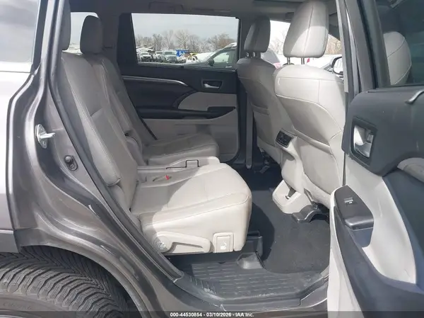5TDDGRFH4JS050509 2018 TOYOTA HIGHLANDER - Image 8