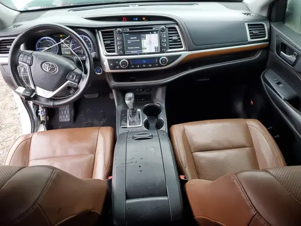 5TDDGRFH4JS052163 2018 TOYOTA HIGHLANDER - Image 8