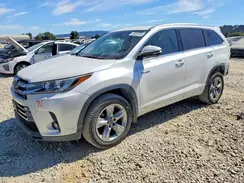 5TDDGRFH4KS055372 2019 TOYOTA HIGHLANDER