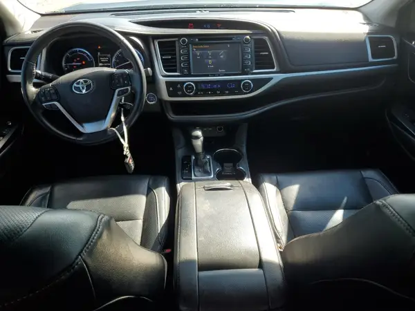 5TDDGRFH4KS059812 2019 TOYOTA HIGHLANDER - Image 8
