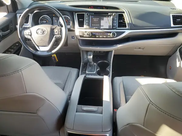 5TDDGRFH4KS076559 2019 TOYOTA HIGHLANDER - Image 8