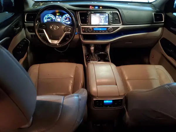 5TDDGRFH5HS021725 2017 TOYOTA HIGHLANDER - Image 8