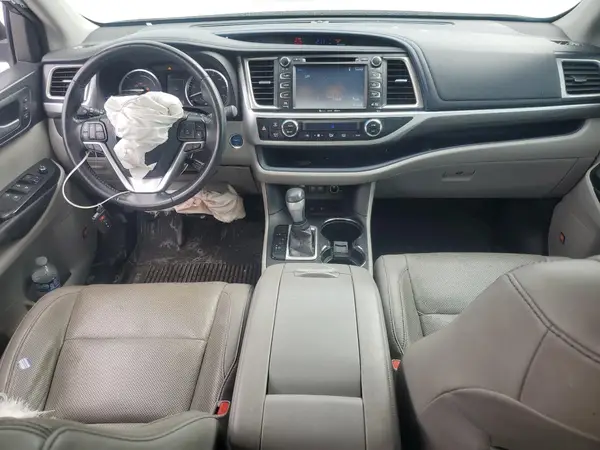 5TDDGRFH5HS022244 2017 TOYOTA HIGHLANDER - Image 8