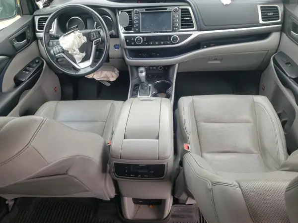 5TDDGRFH5HS027153 2017 TOYOTA HIGHLANDER - Image 8