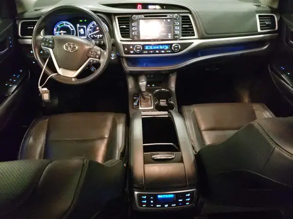 5TDDGRFH5HS028450 2017 TOYOTA HIGHLANDER - Image 8